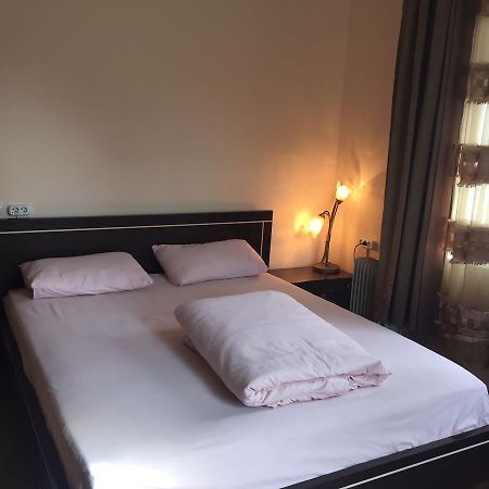 Хостел Almaty Backpackers Экстерьер фото