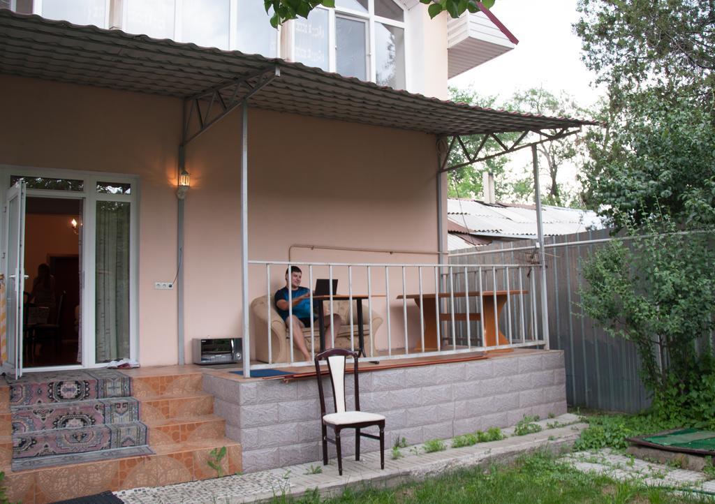 Хостел Almaty Backpackers Экстерьер фото