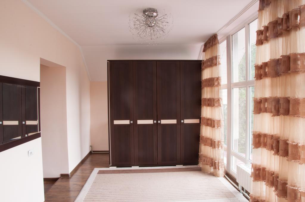 Хостел Almaty Backpackers Экстерьер фото