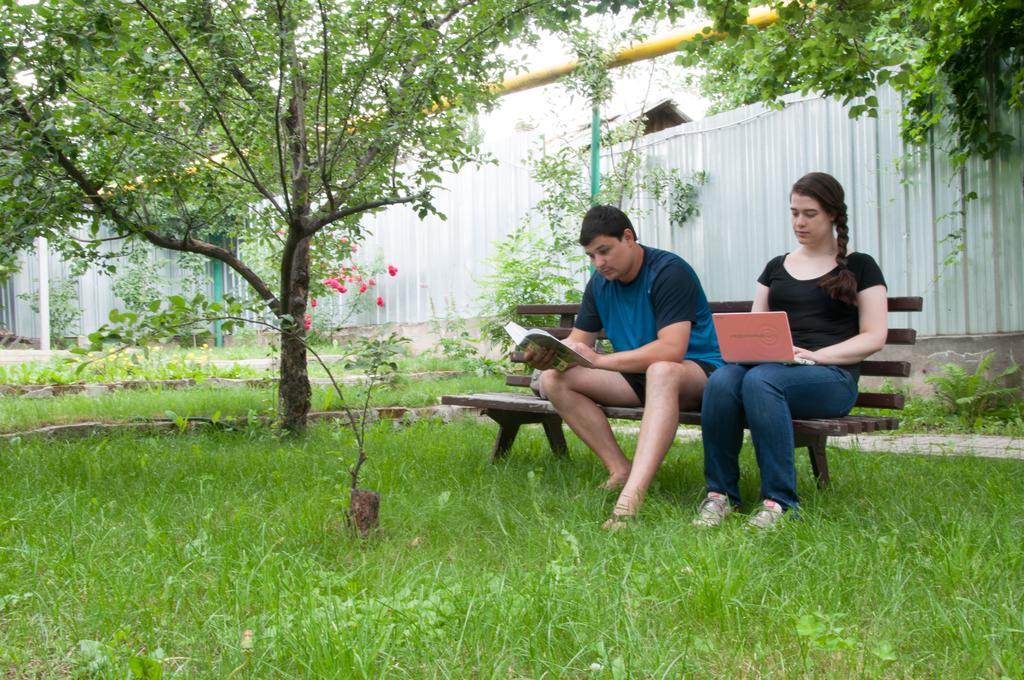 Хостел Almaty Backpackers Экстерьер фото