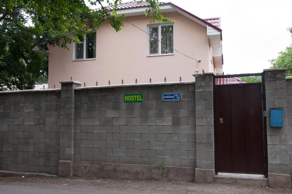 Хостел Almaty Backpackers Экстерьер фото