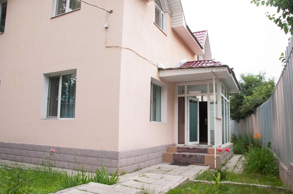 Хостел Almaty Backpackers Экстерьер фото