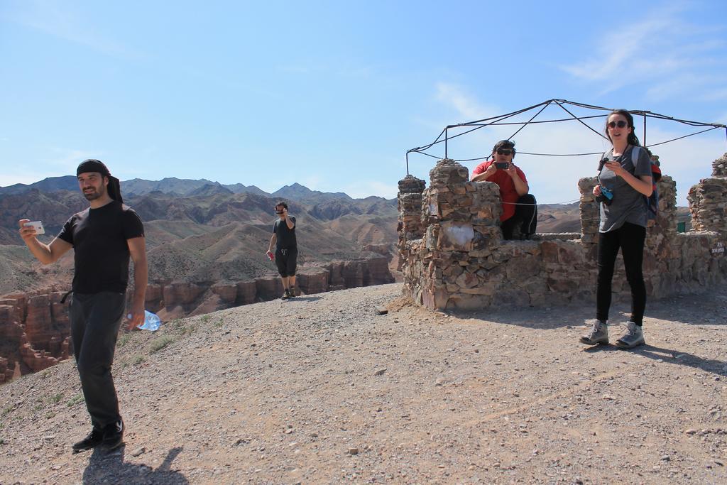 Хостел Almaty Backpackers Экстерьер фото
