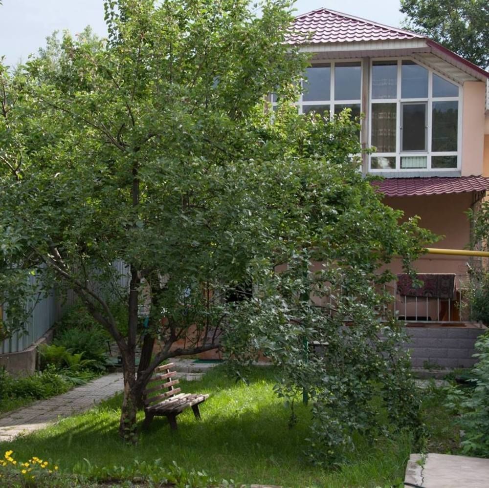 Хостел Almaty Backpackers Экстерьер фото