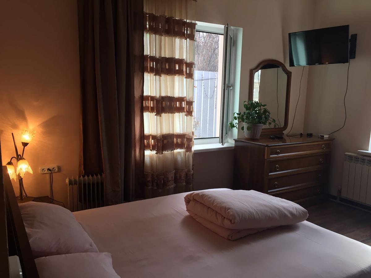 Хостел Almaty Backpackers Экстерьер фото